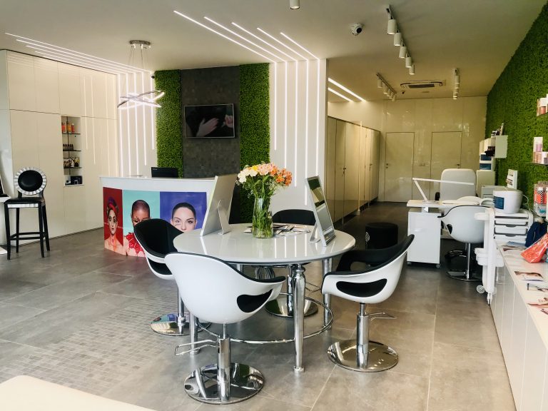 BEAUTY SALON
